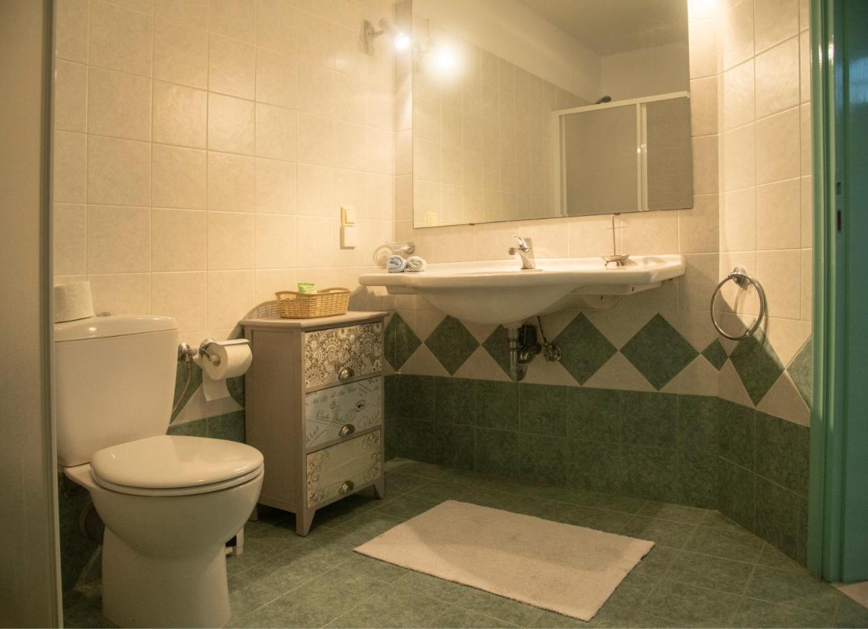 Emily'S Suites Adamantas  Exterior photo